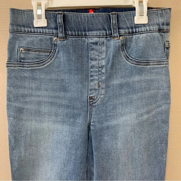 Spanx Skinny Jeans in Light Vintage Wash Size Small - Picture 4 of 9